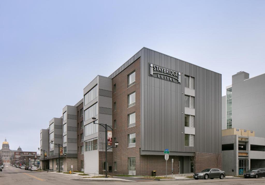 Historic East Village Hotel | Staybridge Suites Des Moines Downtown by IHG