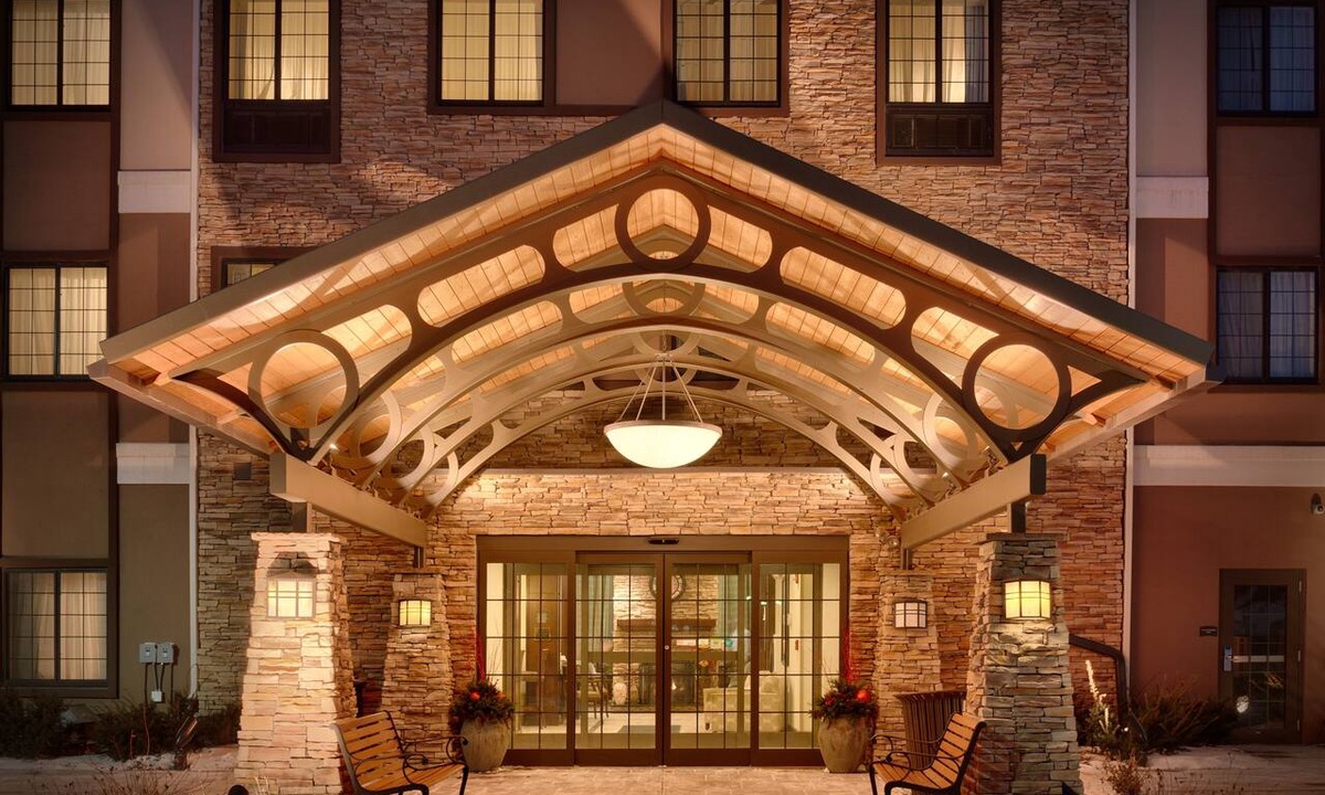 Omaha Hotel | Staybridge Suites Omaha 80th And Dodge by IHG