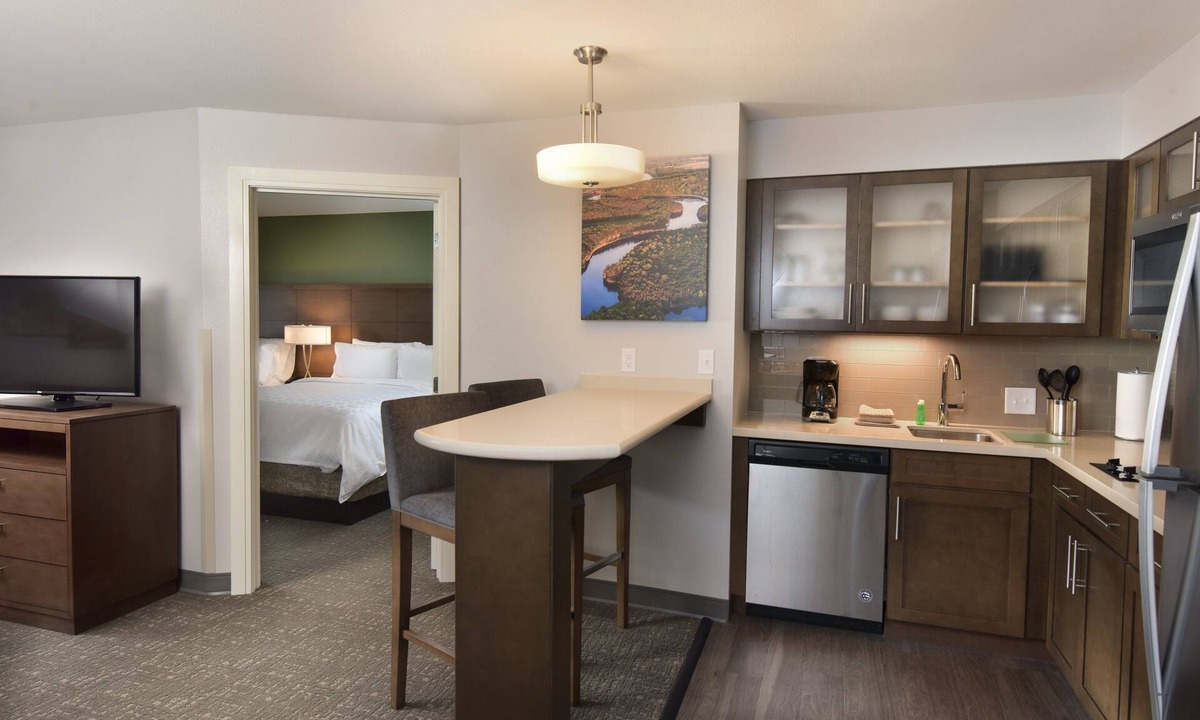 Lake Delton Hotel | Staybridge Suites Wisconsin Dells - Lake Delton by IHG
