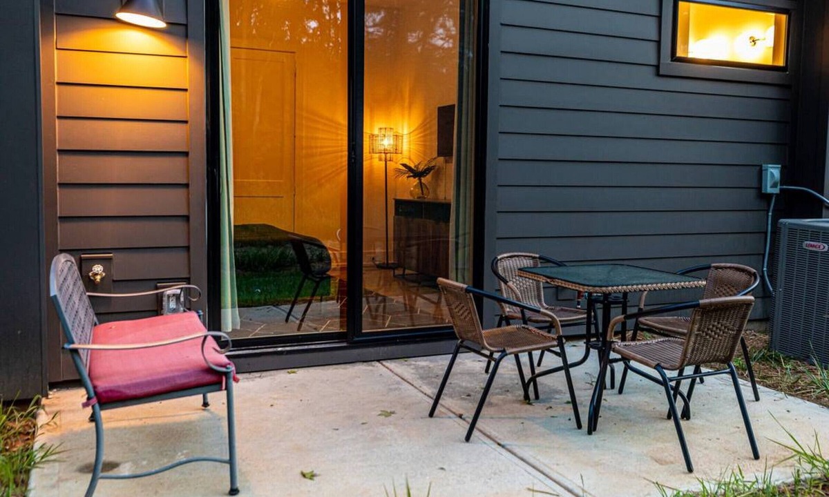Sugar Creek House | Staycation! Fully Stocked Modern 4 Bedroom House