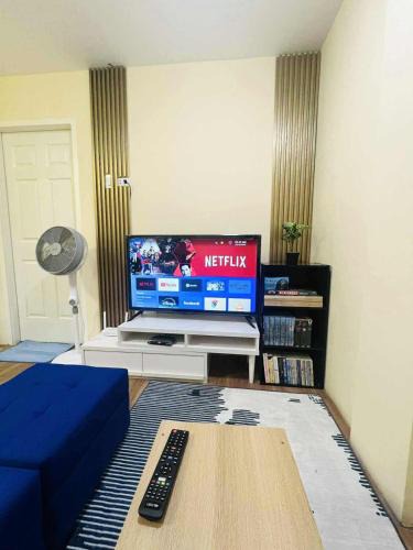 Paombong Apartment | Staycation in Malolos Bulacan with Parking, Netflix and Fast WiFi