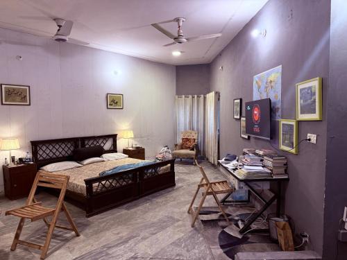 Gulberg Bed & Breakfast | StayEasy Gulberg
