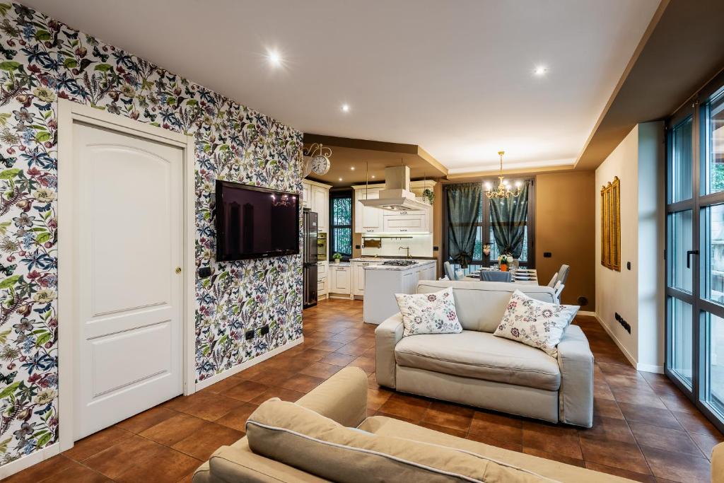 Ponte Nuovo Apartment | StayEasy Meucci - 2-Level apt with garden and box