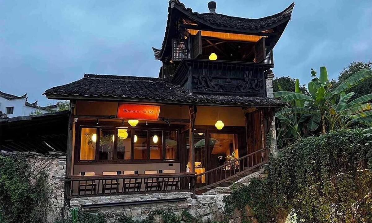 Jing County Hotel | Stayinmind