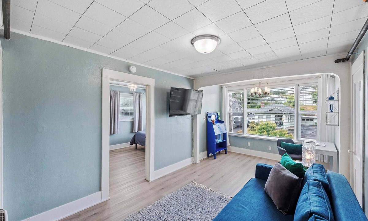 Coos Bay Apartment | #StayinMyDistrict Heritage House Private Suite