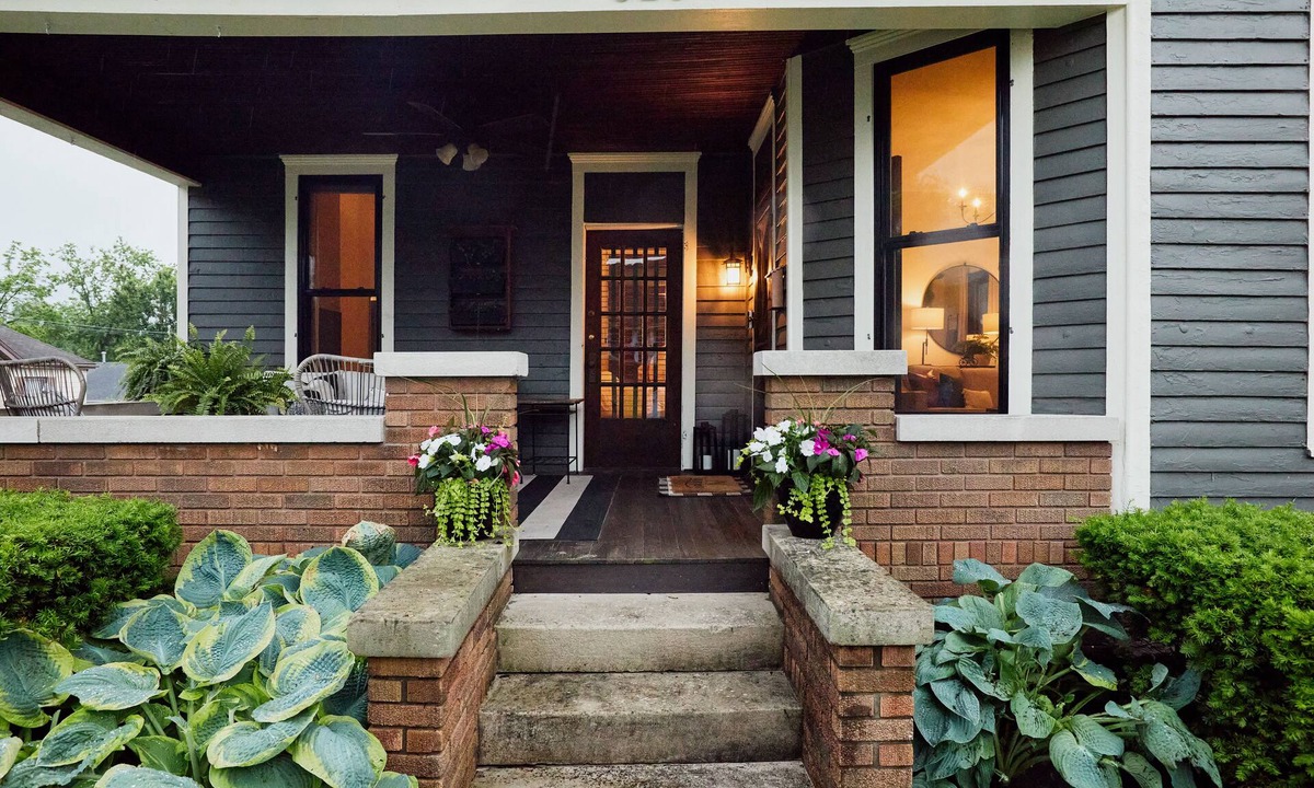 Bloomington House | StayIU: B-Town Bungalow Walk to IU & Kirkwood Quiet Street + Porch