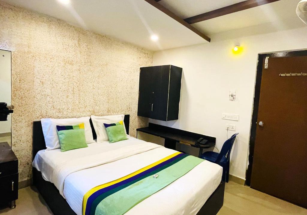 Mysore Hotel | STAYMAKER ABS Comforts - Opp St Philomena Church