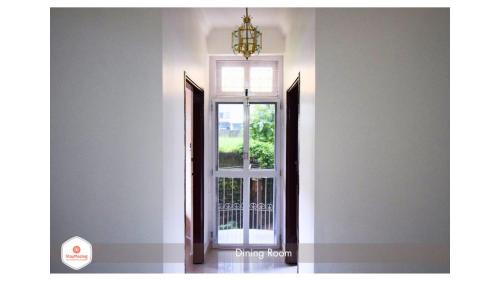 Hampankatta Apartment | StayMazing KMC Abode- 2BHK AC Serviced Apt-City Centre-5 Mins to Central Railway Station
