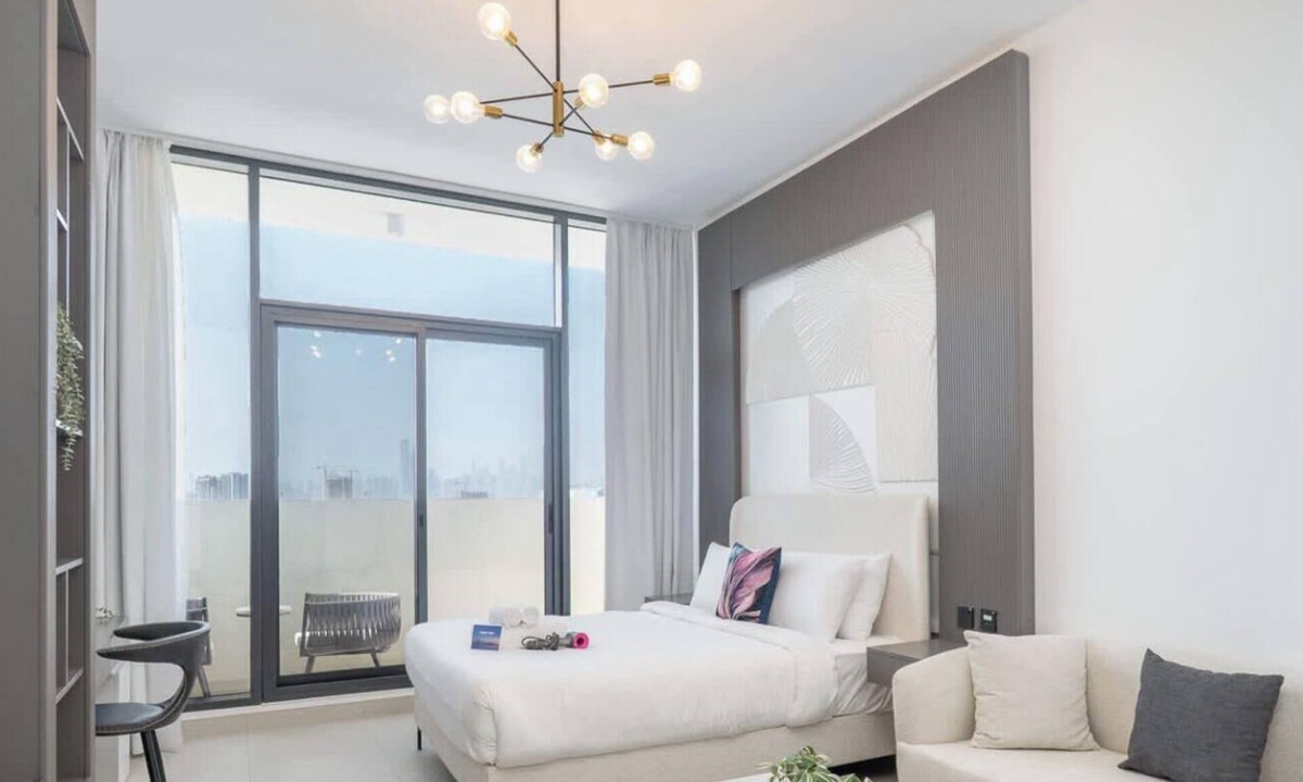 Dubai Apartment | StayShort - Modern Studio Retreat in Al Furjan - Sleeps 4!