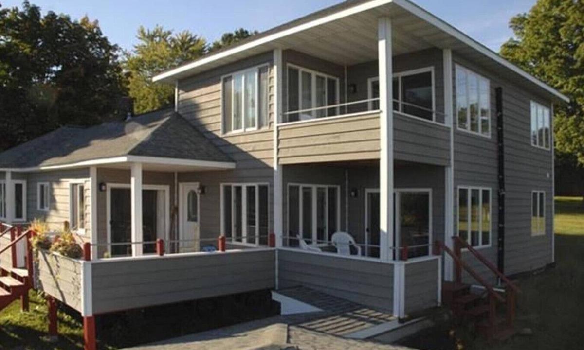 Bayfield Apartment | Steeple Hill Flats Two Suites Overlooking Lake Superior