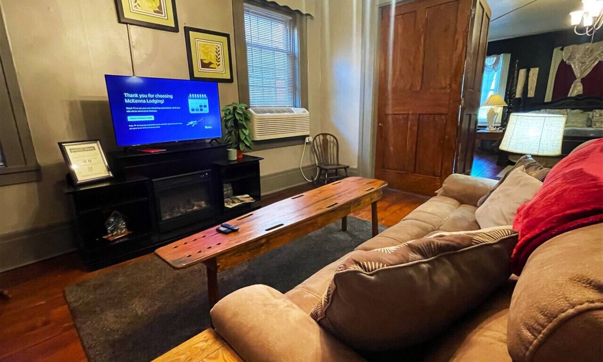 Coshocton Apartment | Stella`s Place in Heart of Historic Roscoe Village
