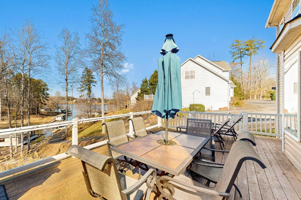 Morgan II House | Stellar lakefront oasis with kayaks, SUP, firepits, dock, & games - dog-friendly