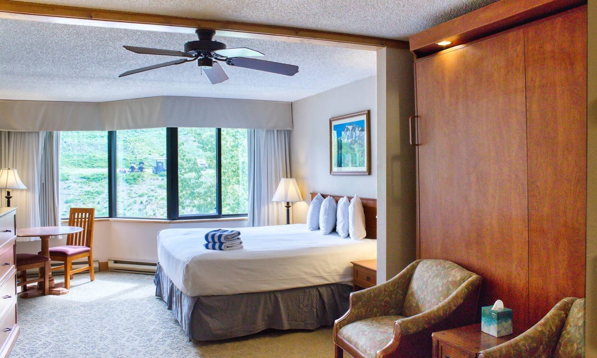 Mount Crested Butte Condo | Stellar Location, Pool, Steam Room, Gym