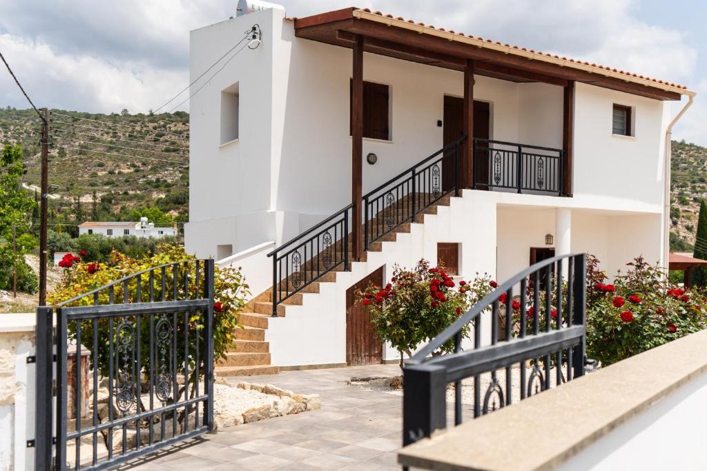 Steni Apartment | Steni Traditional Studio Apartment