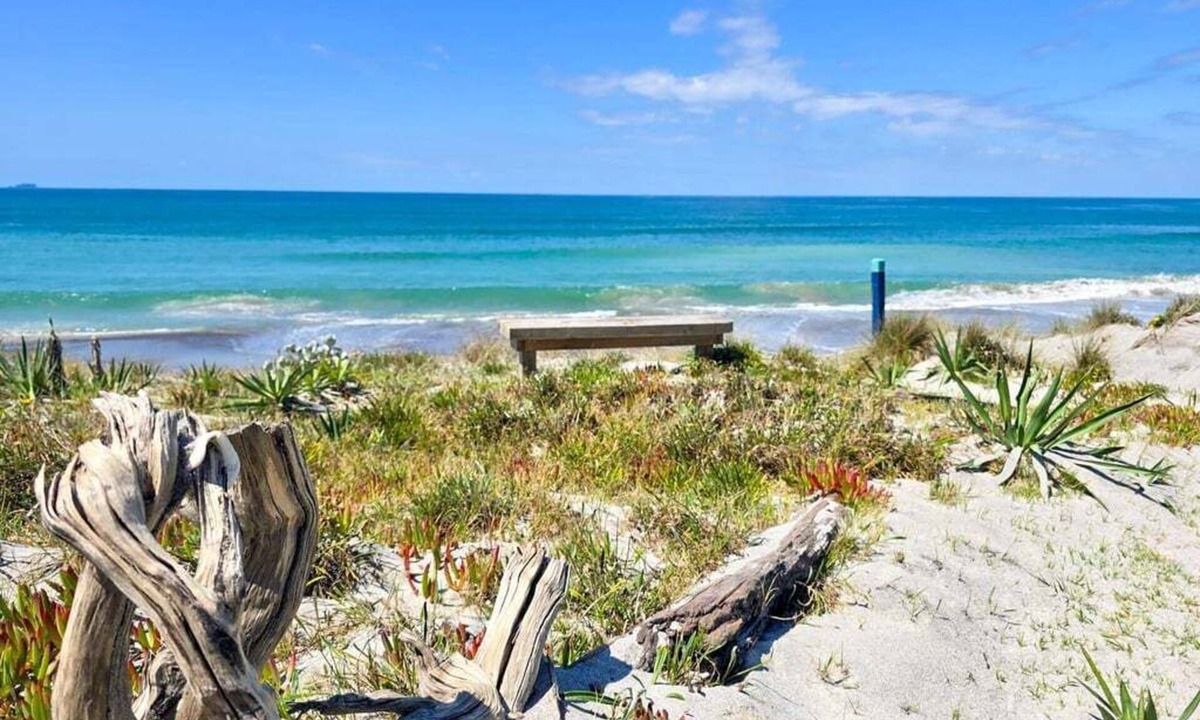 Pukehina House | Step Back in Time – Retro Beachfront Bach at Pukehina