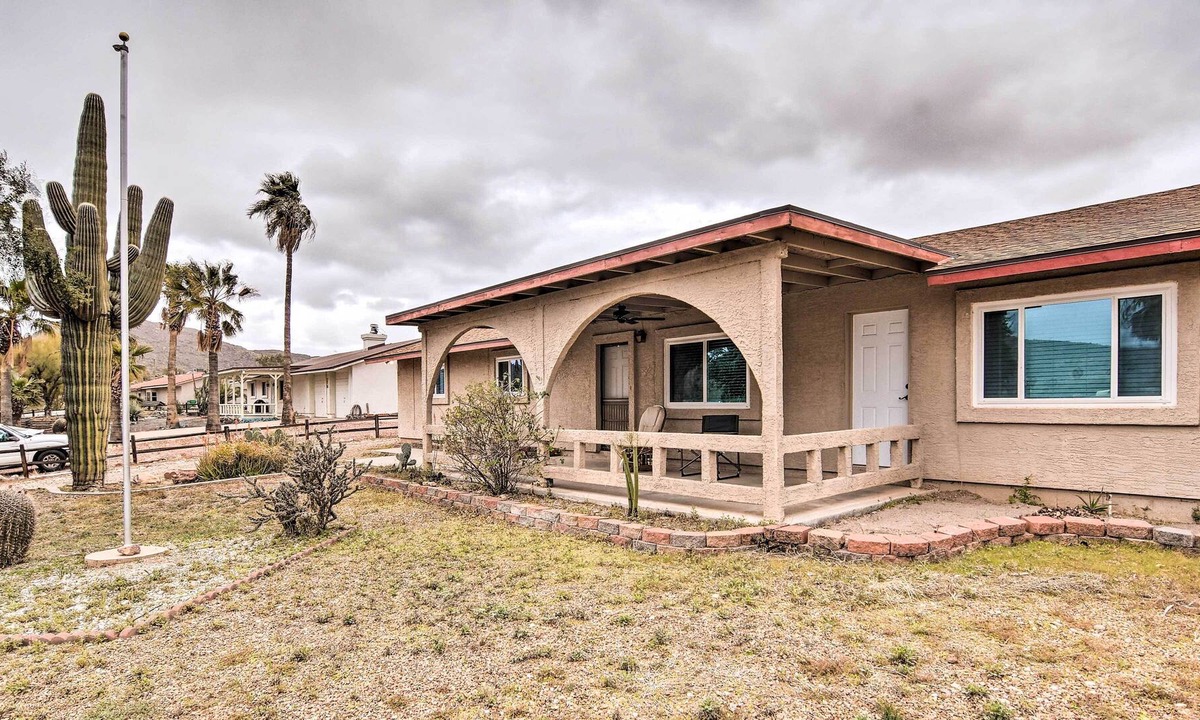 Queen Valley House | Step-Free Queen Valley Retreat, Walk to Golf!
