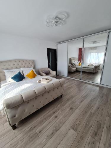 Galati Apartment | Stephanie Apartment