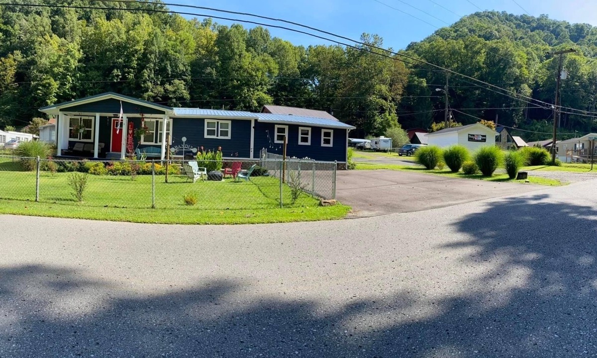 Accoville House | Stephen’sHouse Bandits Houses LLC