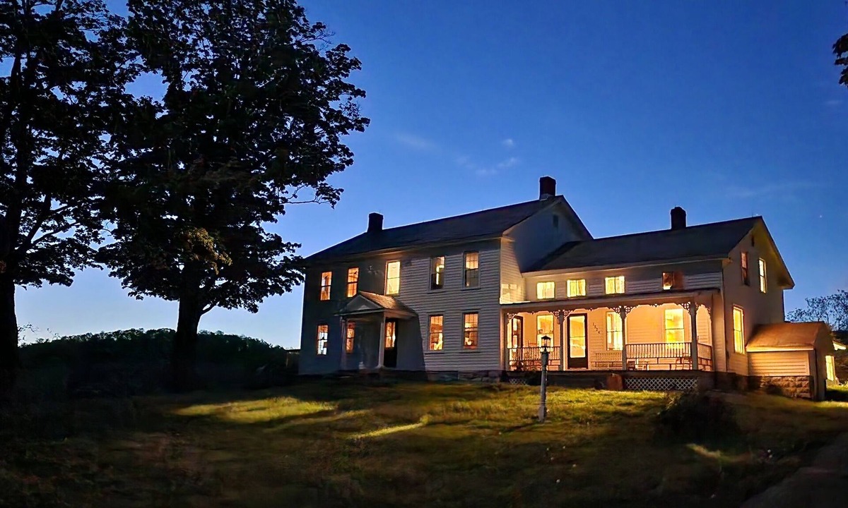 Shaftsbury House | Stepping back into time. Shaftsbury,Vt. nRolling farm land views close to town!