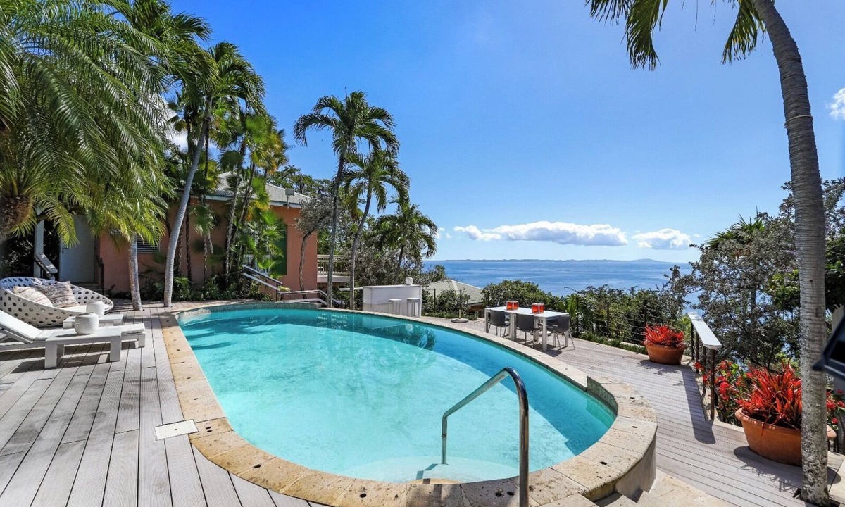 Playa Sardinas I Bed & Breakfast | Steps away from the property infinity pool overlooking the nearby keys