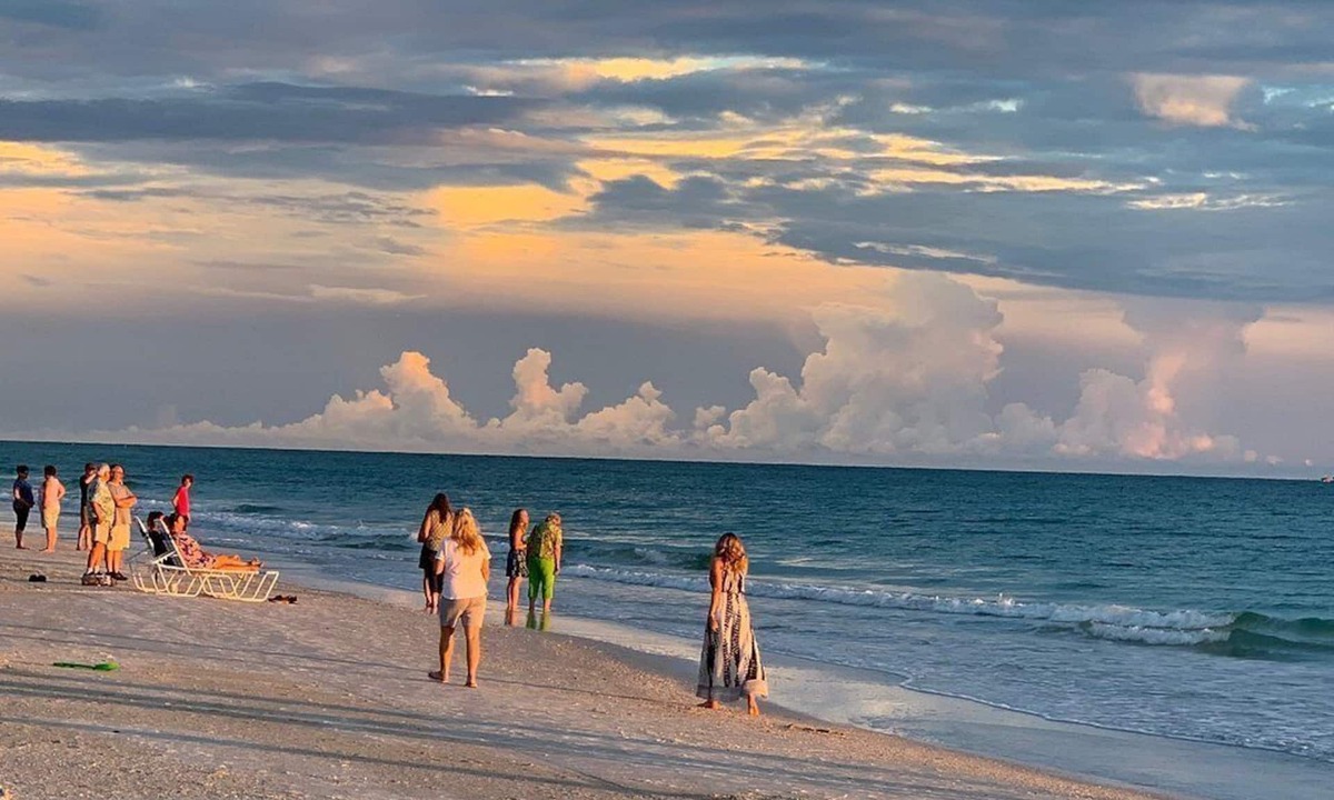 Bradenton Beach Condo | Steps away from the white sandy beach!