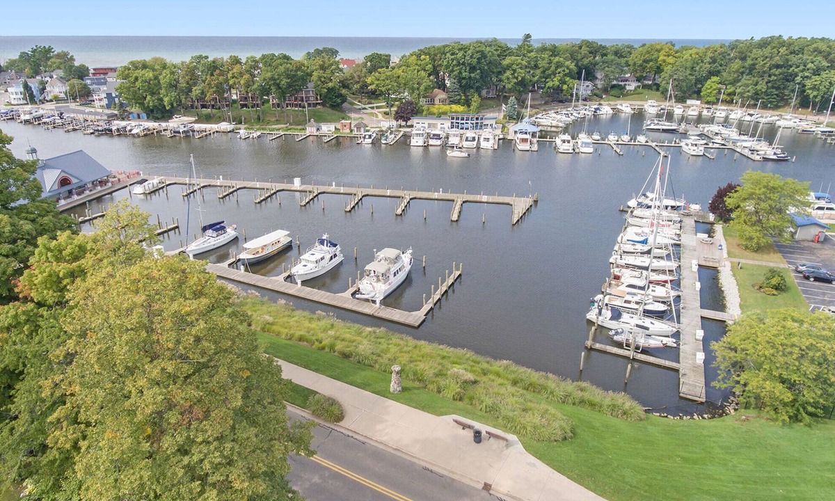 South Haven House | Steps Away