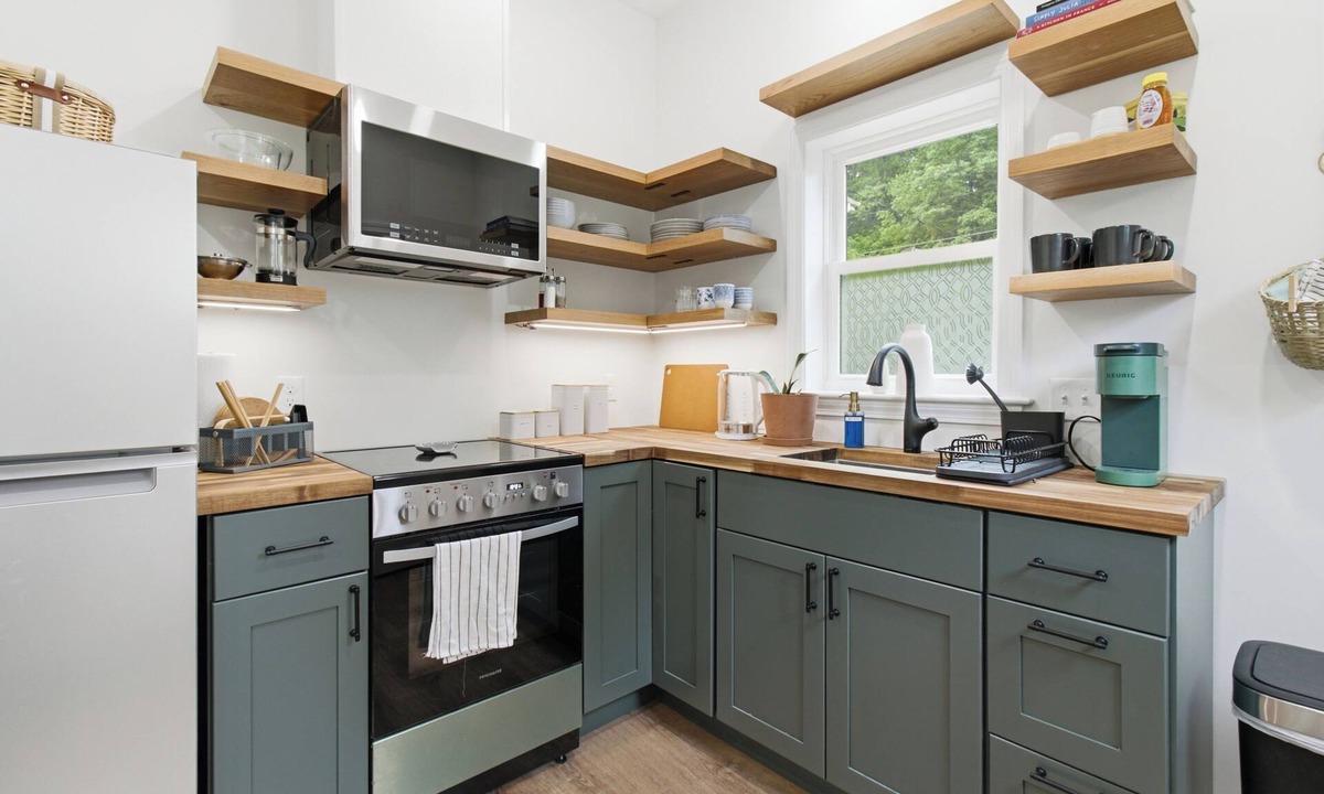 Lewiston Cottage | Steps from Bates College, Quiet Cottage Retreat