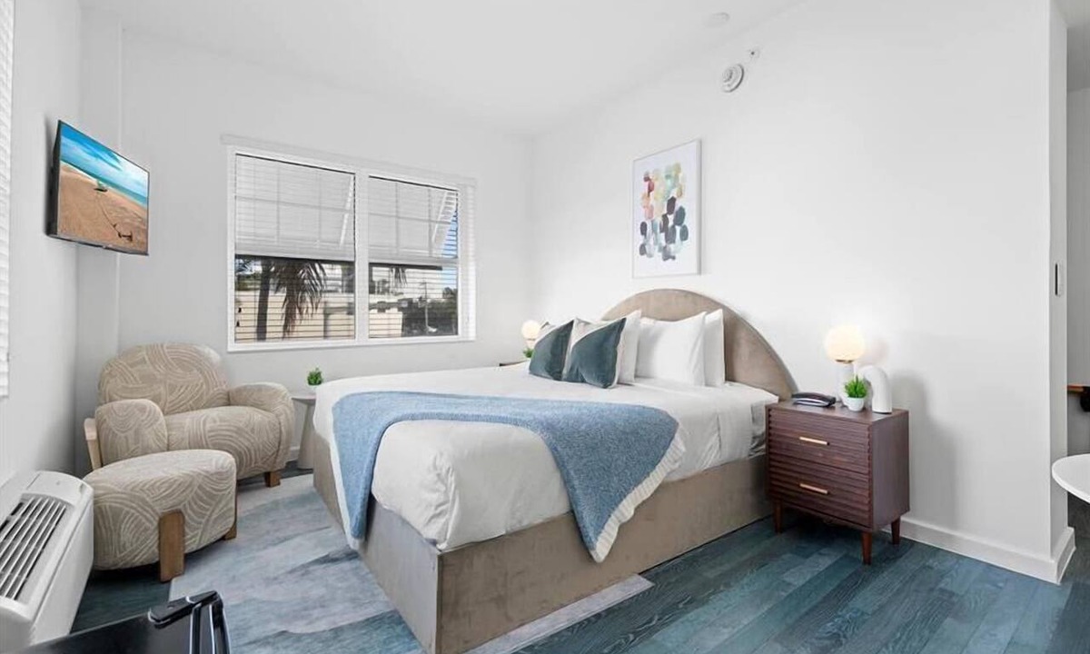 West Avenue Hotel | Steps from Miami Attractions | Walkable South Beach Studio