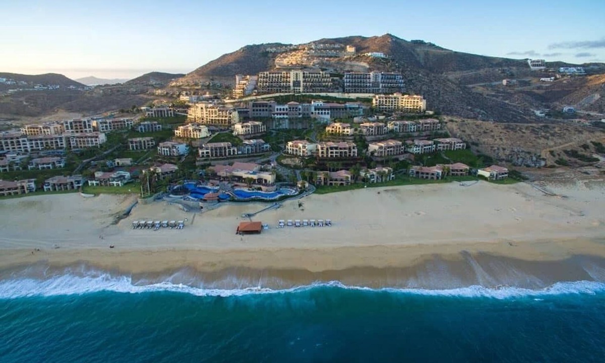 Paraiso Escondido Resort | Steps from the beach at Sunset Beach in marvelous Cabo San Lucas