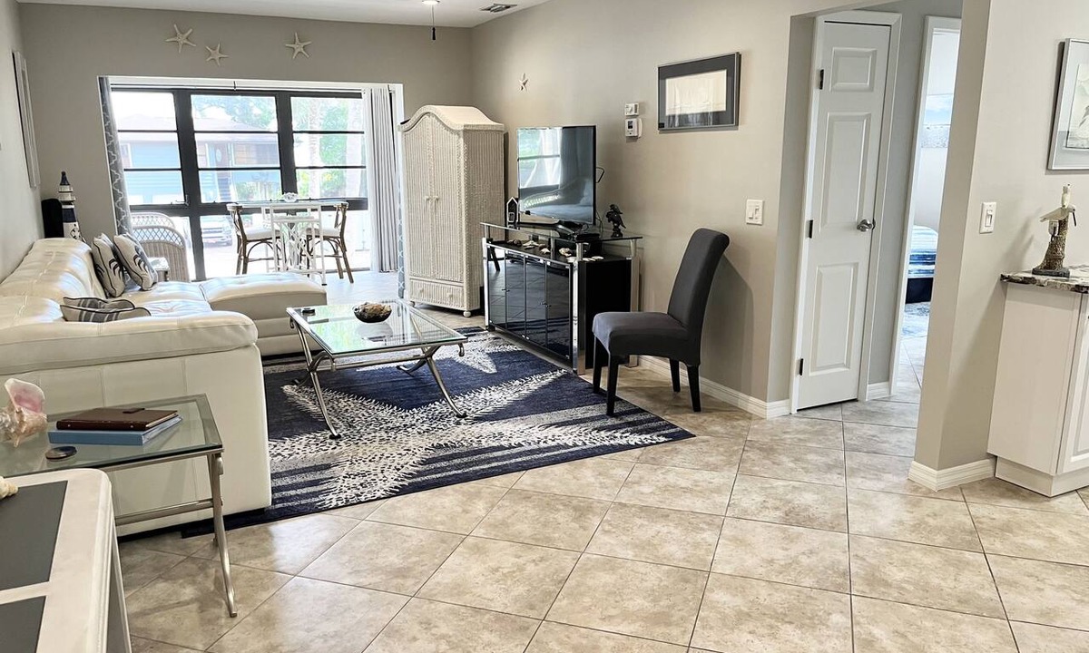 Whitney Beach Condo | Steps from the beach on Longboat Key