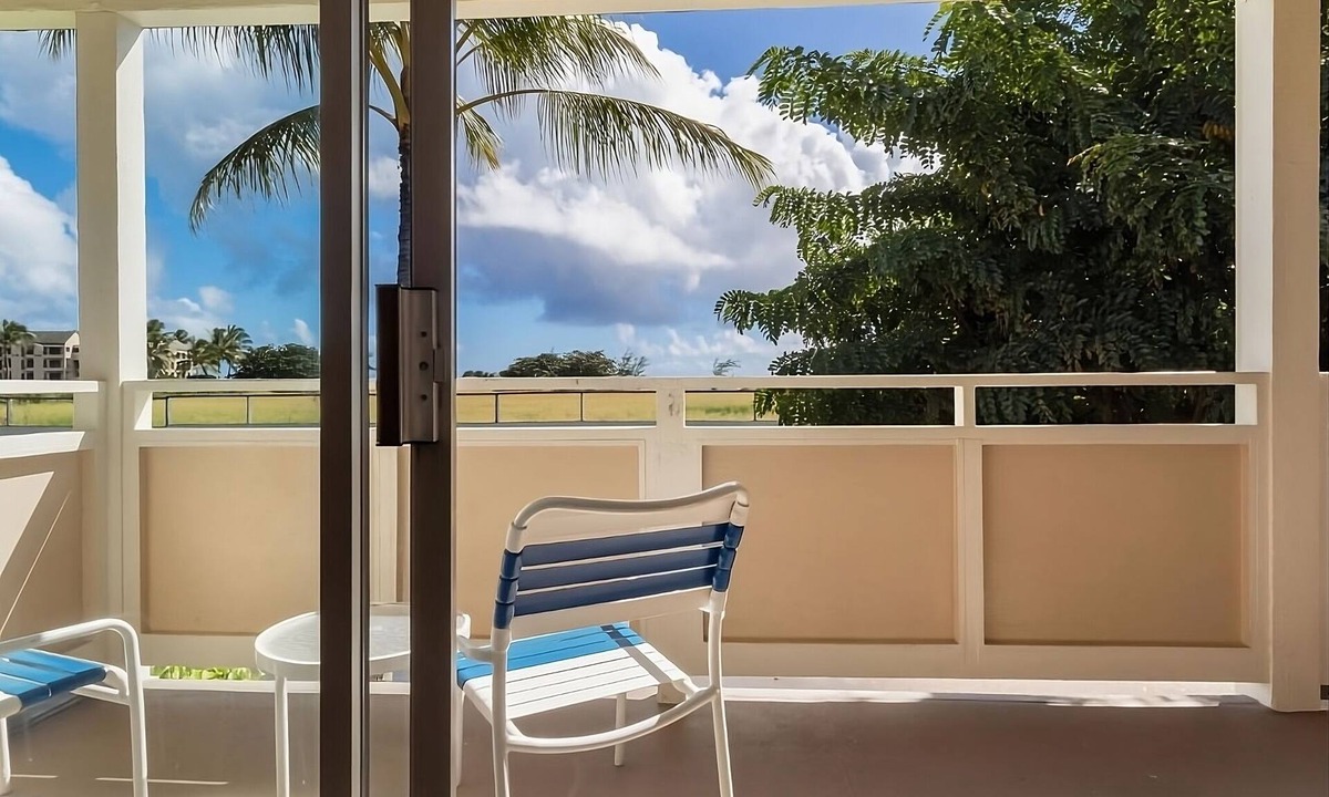 Wailua Hotel | Steps from the Ocean! 4 Stunning View Suites | Balcony and Kitchen + 3 Pools