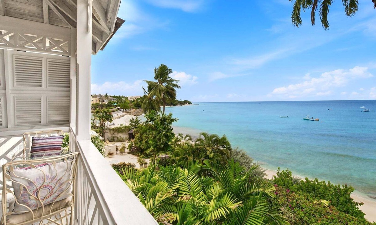 Old Trees Bay House | Steps from the Sea with a Plunge Pool - Chanel No. 5