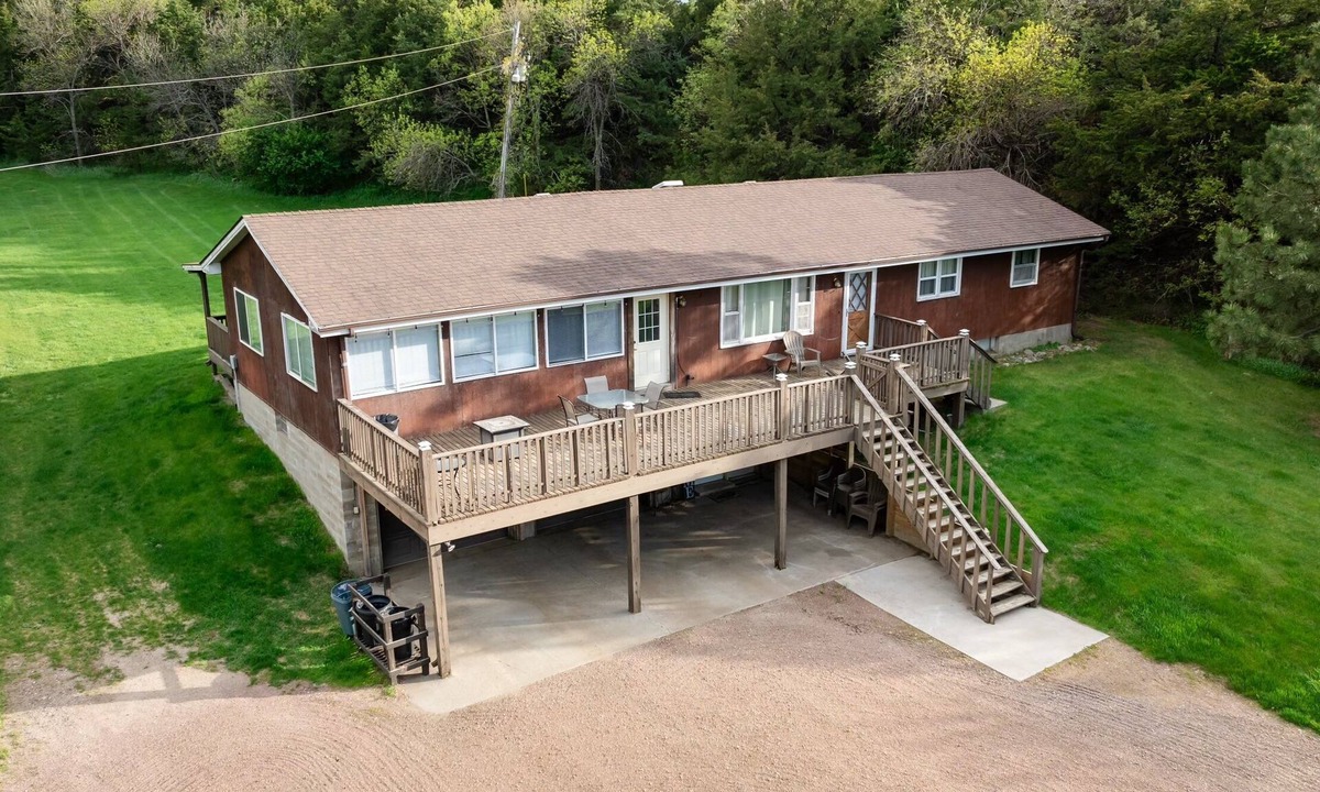 Chamberlain House | Steps from the water, firepit, large yard, family friendly