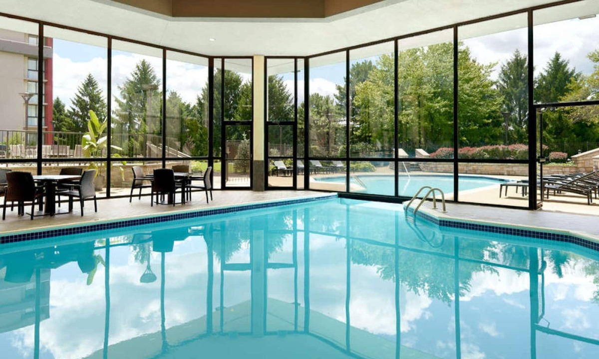 Dayton Hotel | Steps from University of Dayton + Restaurant&Pool