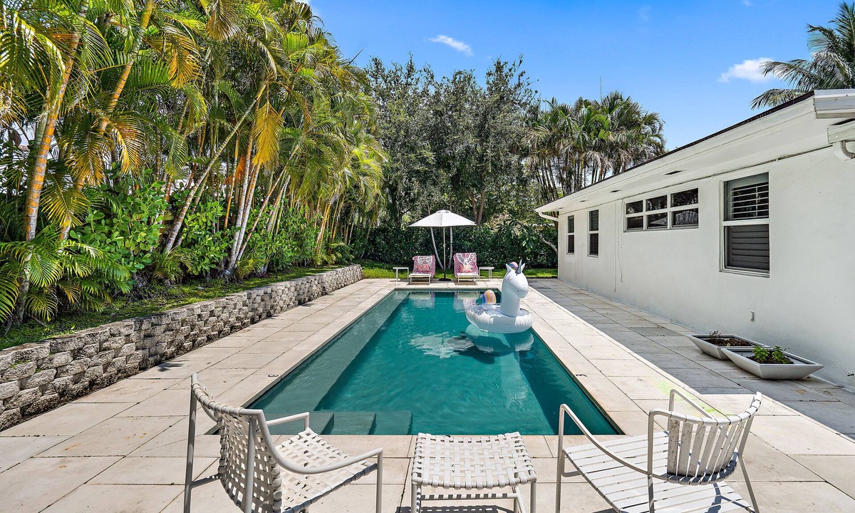 Florida North Atlantic Coast House | Steps secret BEACH+ Salt Pool + Screened porch + BBQ