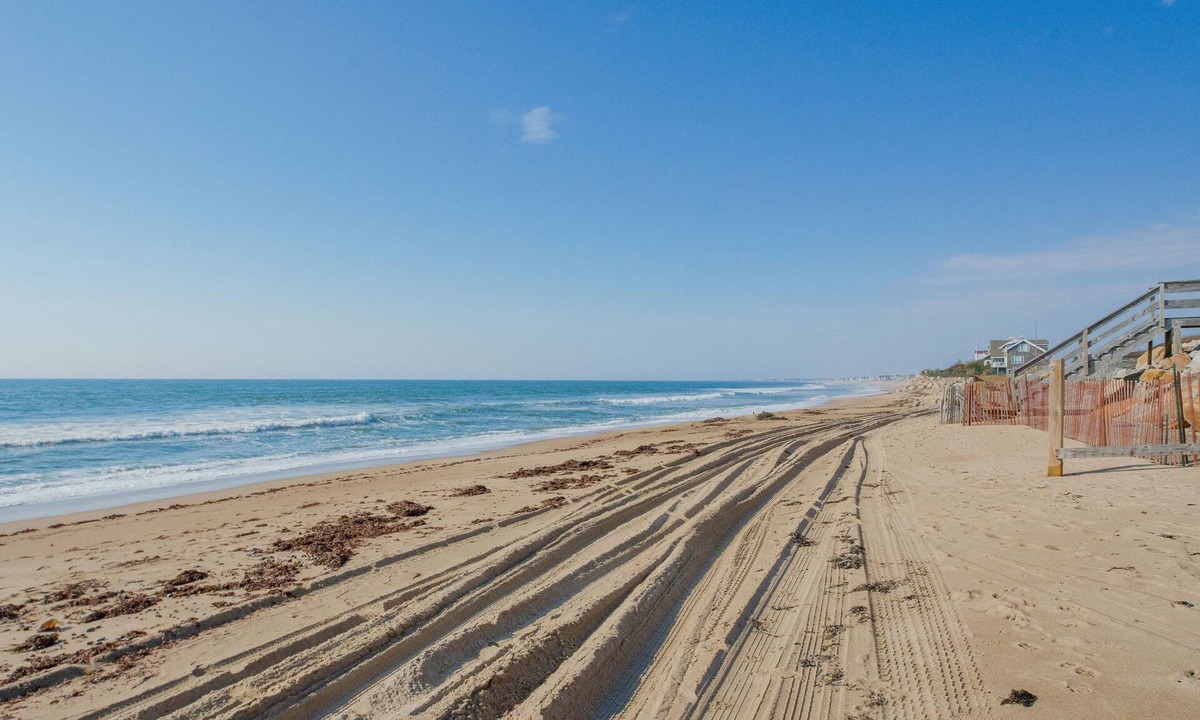 Weekapaug House | Steps to a private beach, enjoy sunsets and kayaking from your backyard!