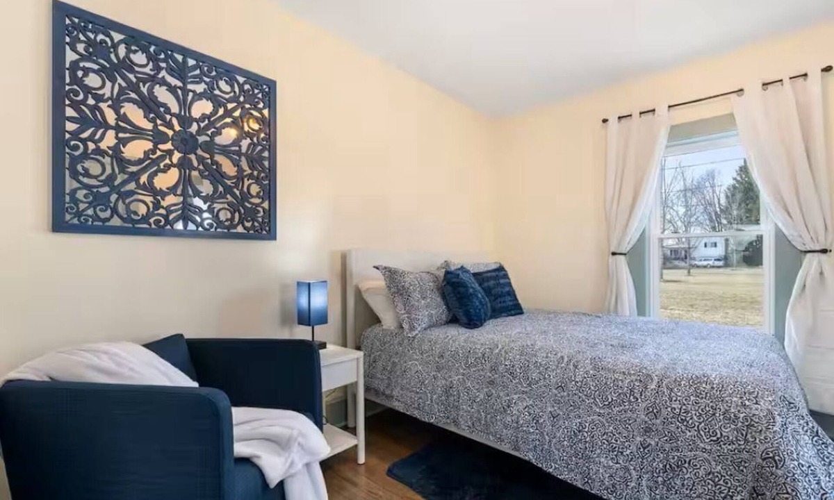 Mount Vernon House | Steps to Ariel Park/Renovated 2BR Retreat