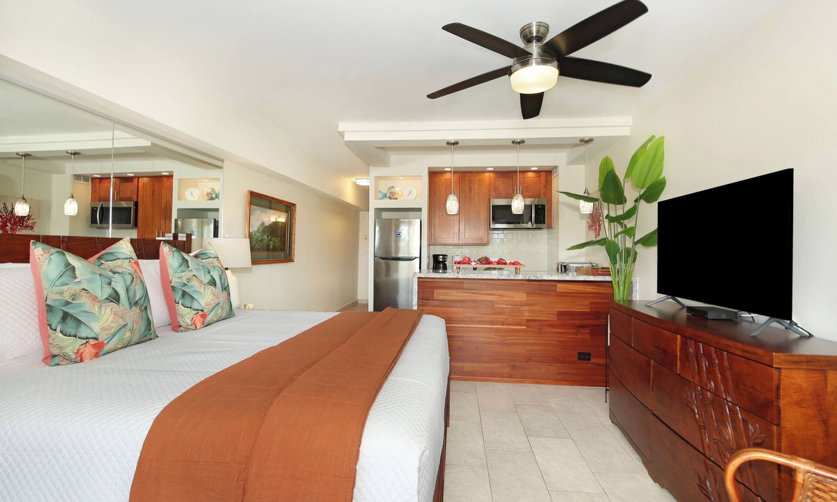 Waikiki Condo | Steps to beach! Gorgeous renovated partial ocean view condo at Waikiki Shore!