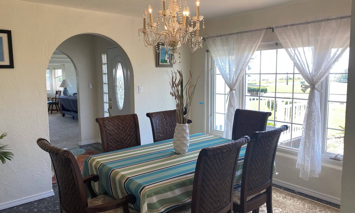 Crescent City House | Steps to beach! Pet friendly.