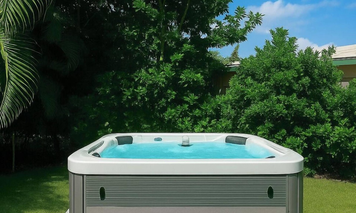 Palm Beach Shores House | Steps to Beach! HOT TUB! 4 condos in 1- Perfect for Groups