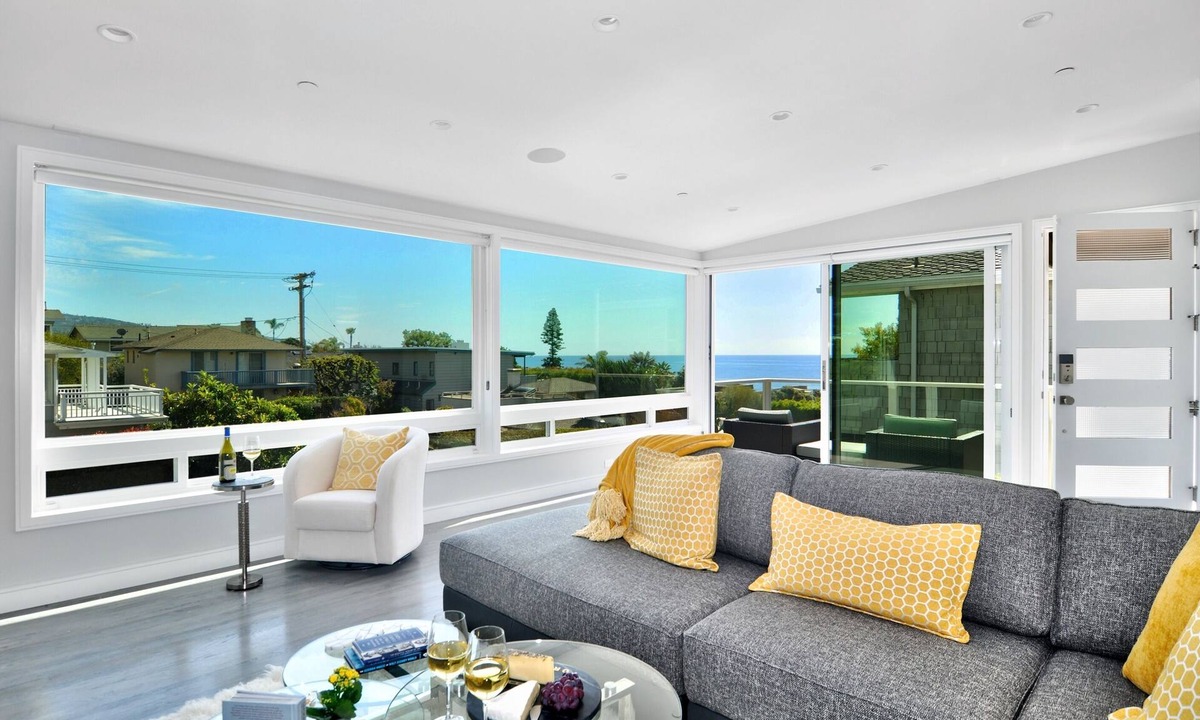 Laguna Beach House | Steps to Beach|Walk to Shops & Dining|AC & Parking