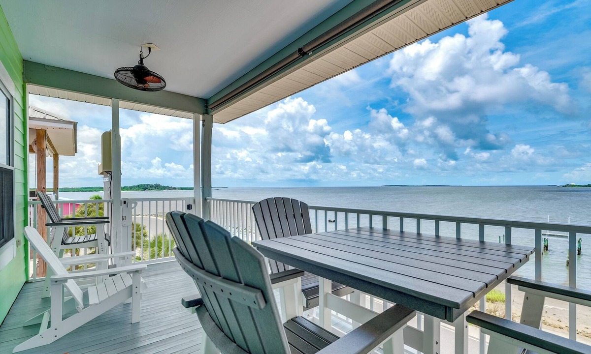 Cedar Key Cottage | Steps to Beach: Waterfront Cedar Key Home!