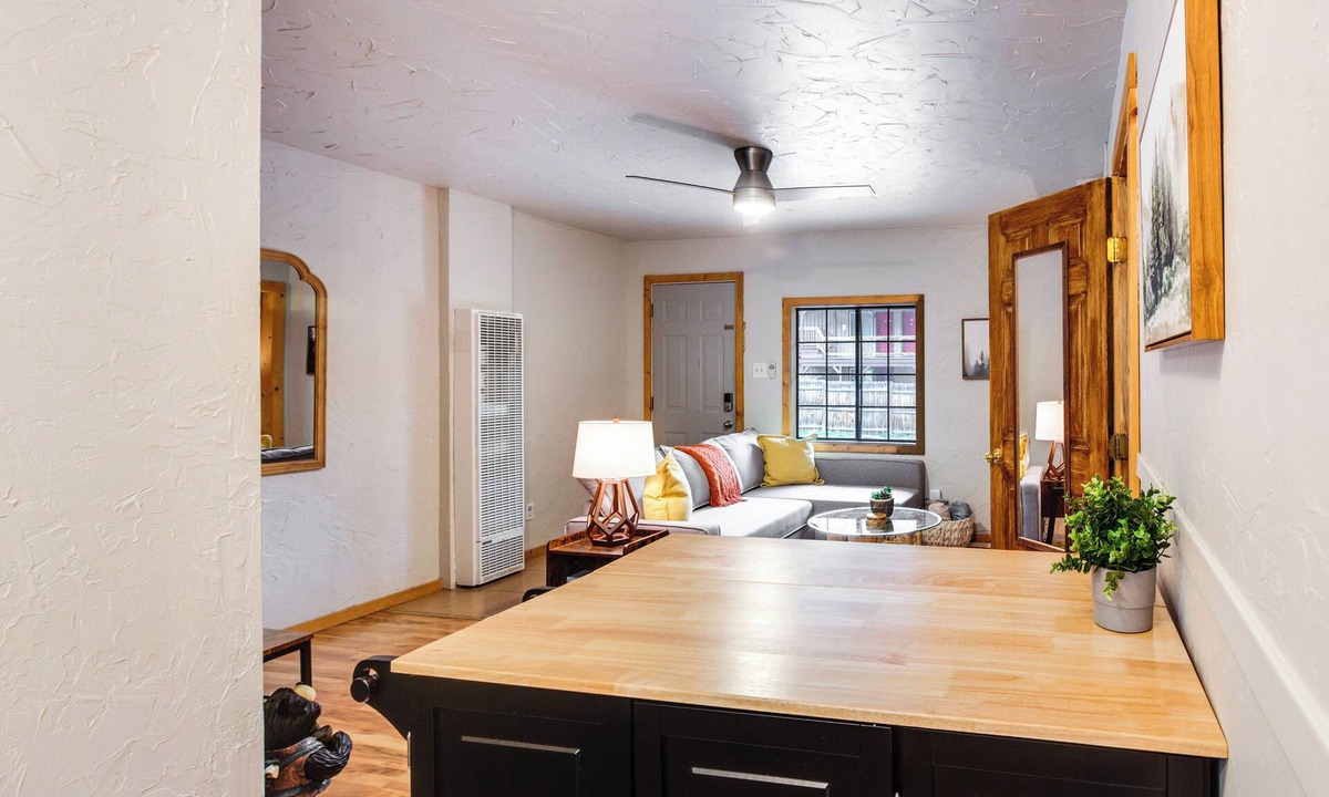 Red River Apartment | Steps to Main Street! Cozy Red River Getaway