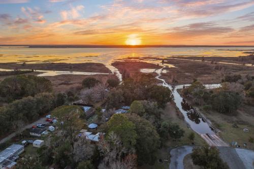 Cross Creek House | Steps to Orange Lake: Pet-Friendly Getaway!