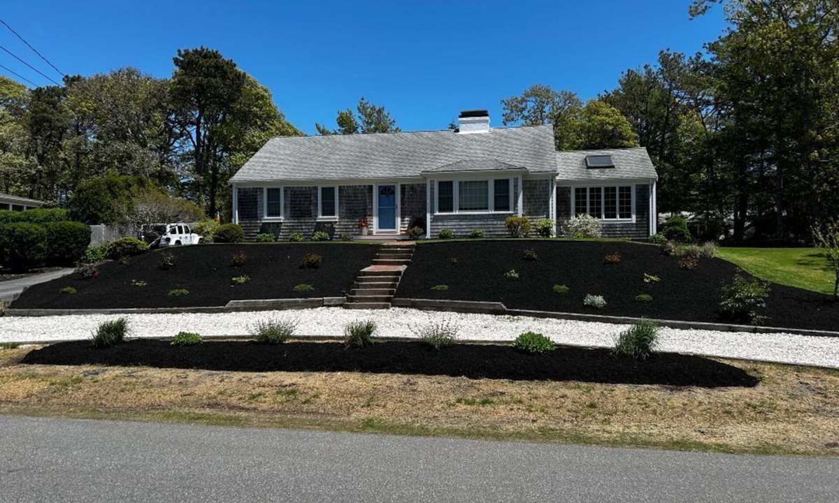 South Harwich House | Steps to Red River Beach!