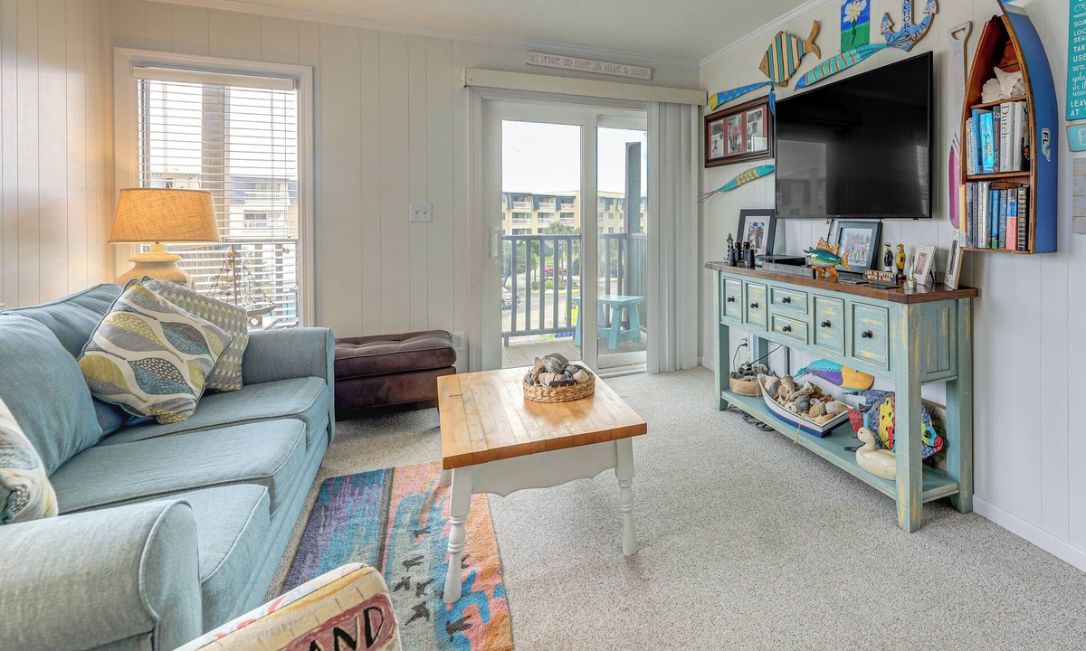 Morehead City Condo | Steps to Sand! Condo w/2 Pools in Atlantic Beach