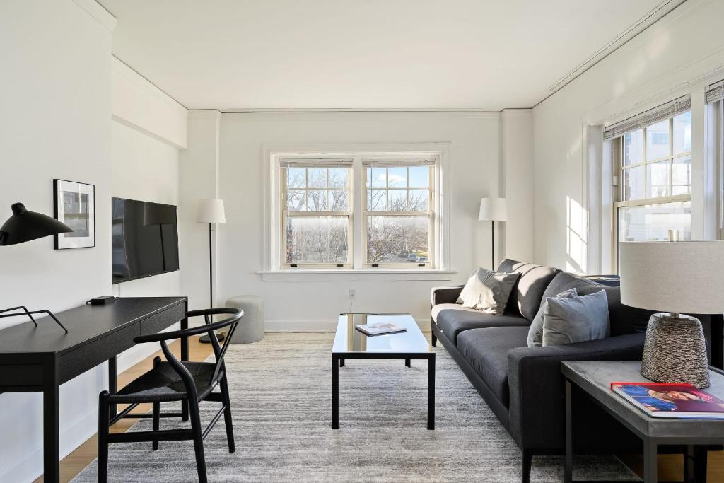Midtown - Westport Apartment | Steps to Shops, Eats, Easy Access + W&D, Zencity