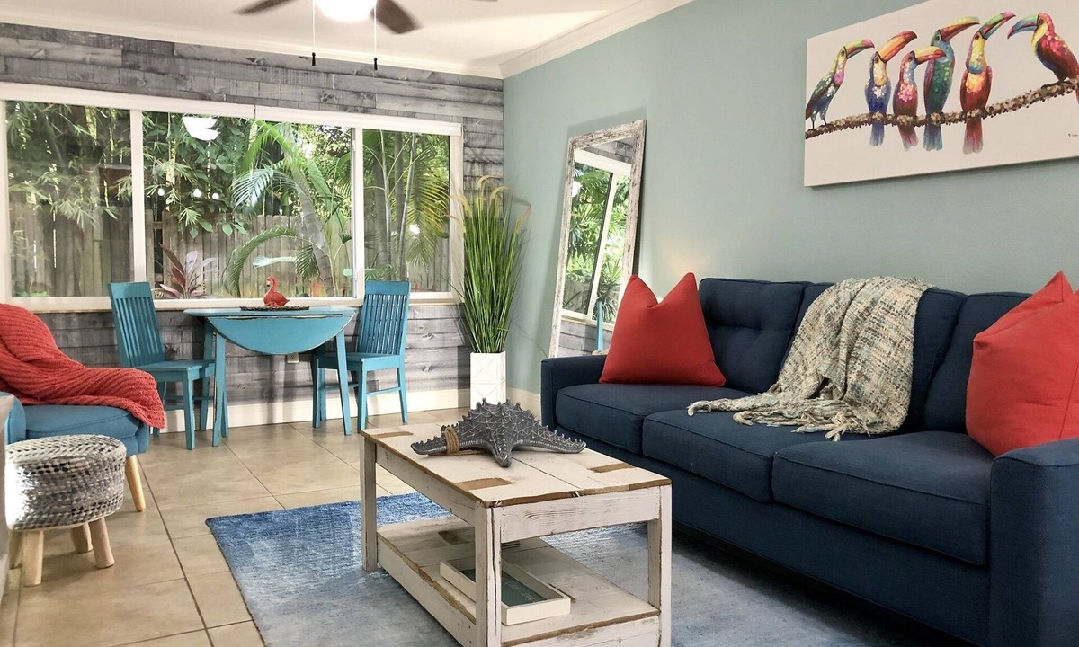 Downtown Dunedin Condo | Steps to Sunset Views; Walkable to Downtown, Marina & Pinellas Trail.