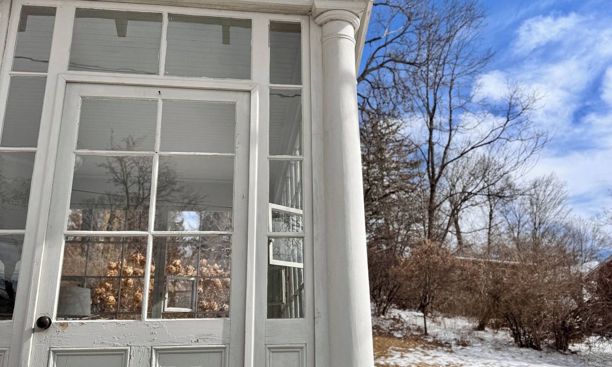 Millbrook House | Steps to the Delightful Village of Millbrook ☆ Fun Family Getaway