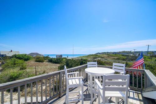 Plymouth House | Steps to the Sand! Plymouth Beach Cottage